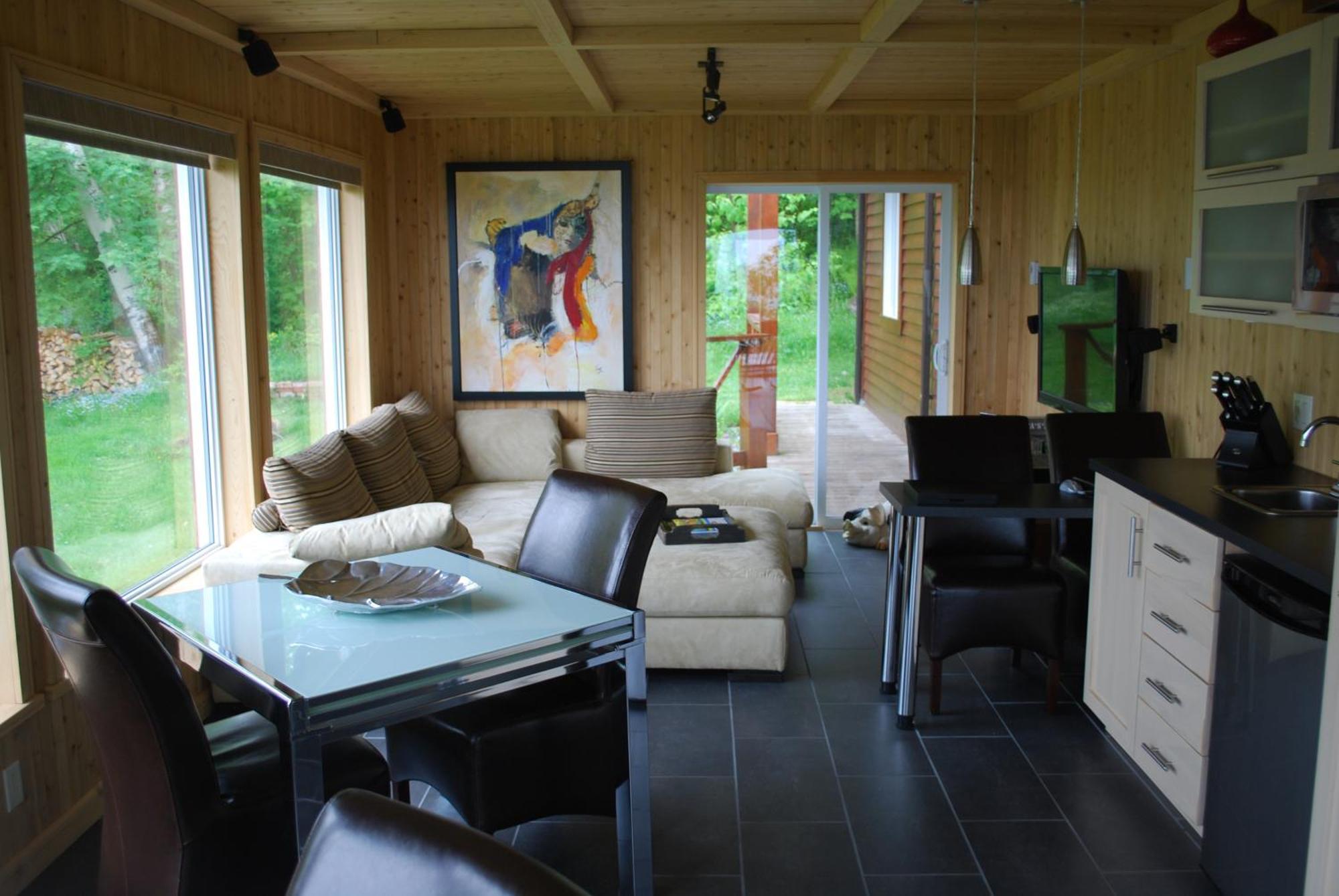 Des Eaux Vives Inn